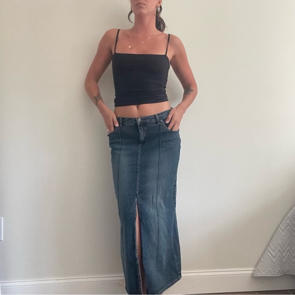 Classic Denim Maxi Skirt - Picture 3 of 5